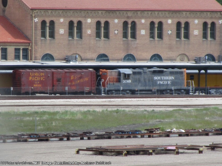 SP 3769 + UP 910261